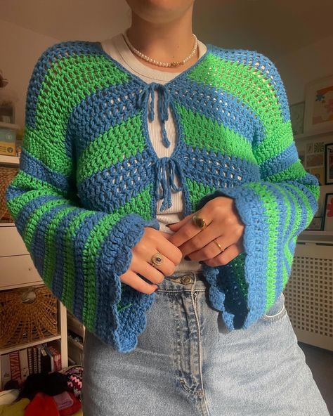 Need to make this cardigan in another colour! 3 for 2 on all crochet patterns on my website with code ‘342PATTERNS’ 💚💙💚💙 Summer Crochet Cardigan, Realm Designs, Crochet Granny Square Sweater, Colorblock Crochet, Crochet Vest Outfit, Crochet Presents, Diy Cardigan, Crochet Sweater Design, Colourful Crochet