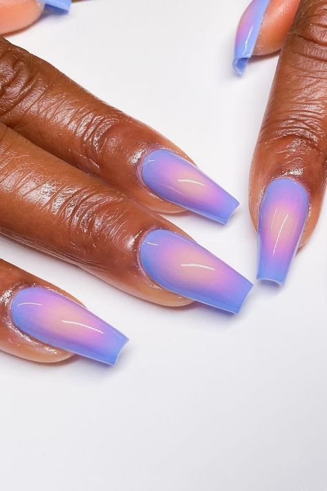 Aura Summer Nails Nail Art Trends 2024, Aura Color Nails, Ombre Aura Nails, Pink And Blue Chrome Nails, Aura Summer Nails, Summer 2024 Nails Trend, New Nail Trends 2024 Summer, Lavender Aura Nails, Summer Nails Aura