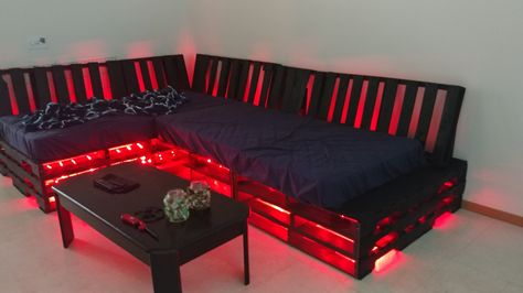 Pallet Board Couch, Pallet Sofa Indoor Living Rooms, Pallet Couch Diy Indoor, Pallets Couch, Pallet Furniture Indoor, Pallet Bed With Lights, Rope Lighting, Diy Pallet Couch, Pallet Home Decor