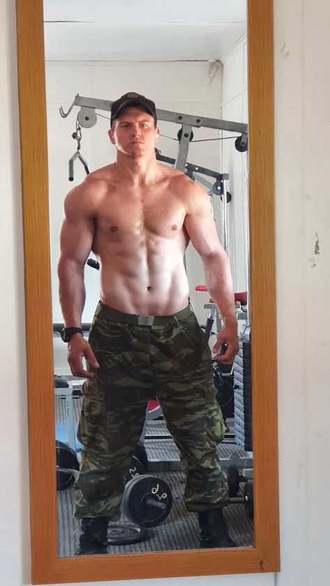 (Marine) Hunks Look Best On Their Knees Men's Fitness, Military Muscle Men, 남성 근육, Gym Workout Motivation, Military Muscle, Pahlawan Marvel, Beefy Men, Fitness Gym Workout, Army Men