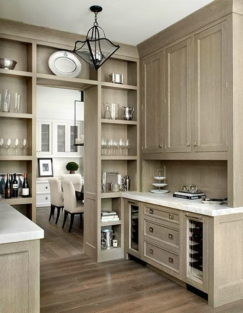 floor to ceiling open storage butlers pantry.... love the pendant light too. Luxe Kitchen, Butler’s Pantry, Butlers Pantry, Classic Kitchen, Butler Pantry, Oak Kitchen, Kitchen Farmhouse, Luxe Interiors, Butler's Pantry