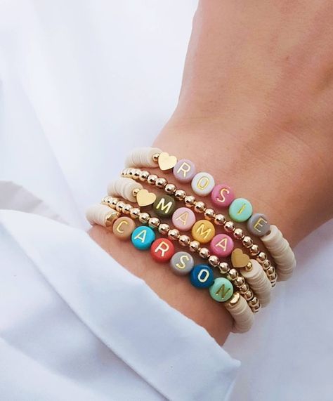 Pulseras Kandi, Letter Bead Bracelets, Heishi Bracelet, Polymer Clay Bracelet, Trendy Bracelets, Clay Bracelet, Diy Bracelet Designs, Letter Bracelet, Beads Bracelet Design