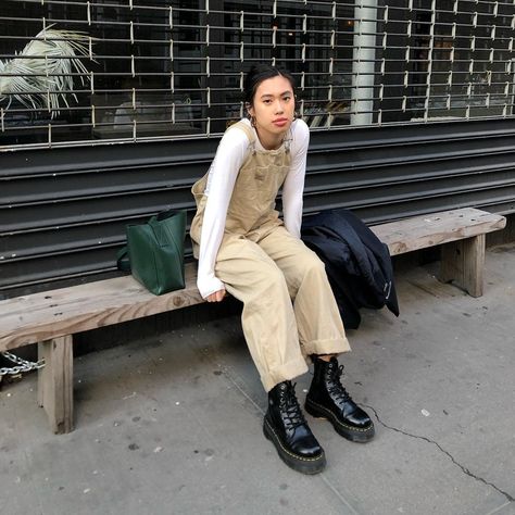 Miso Dam on Instagram: “skin tone is becoming the color of these overalls and it’s really upsetting” Mode Dope, Look Grunge, Y2k Outfits, Mode Inspo, 가을 패션, Mode Vintage, Looks Style, Fashion Kids, Mode Inspiration