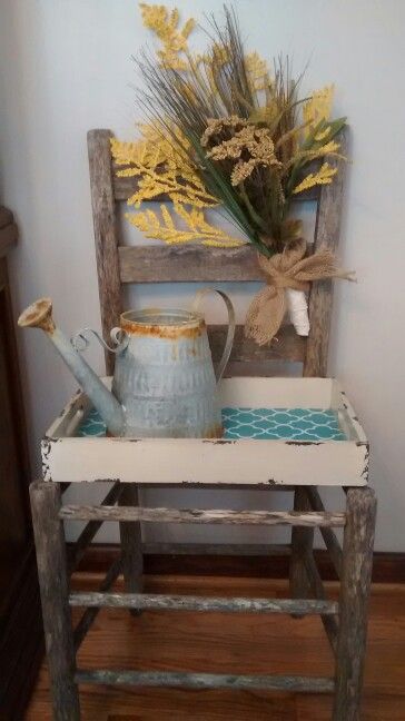 Up cycled antique chair. DIY Home Decor - Fun with an old chair Antique Chair Decor, Old Chair Ideas, Vintage Enamelware Decor, Farmhouse Antique Decor, Antique High Chairs, Enamelware Decor, Vintage Wicker Chair, Diy Chairs, Chair Styling