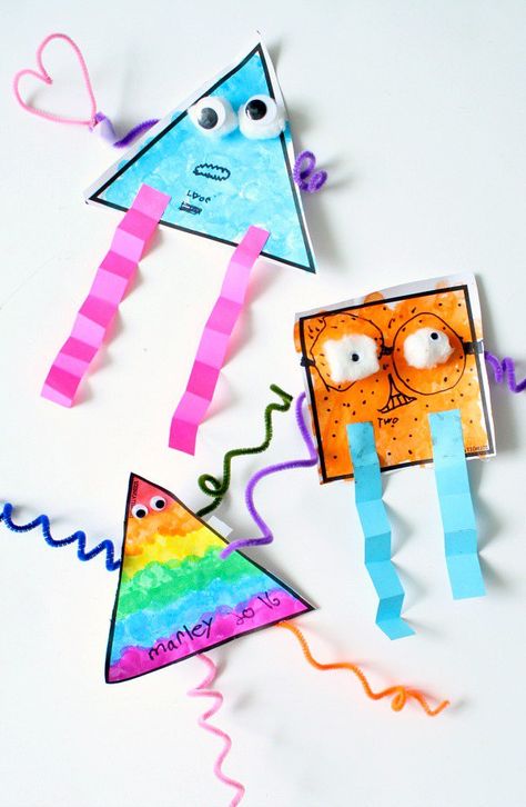 A great way to work on shapes while making art: Shape Monsters! Fun craft for preschoolers! Shape Monster, Alphabet Lesson Plans, Preschool Pumpkin, Monster Activities, Class Art Projects, Sand Tray, Preschool Art Projects, Monster Craft, Nursery Activities