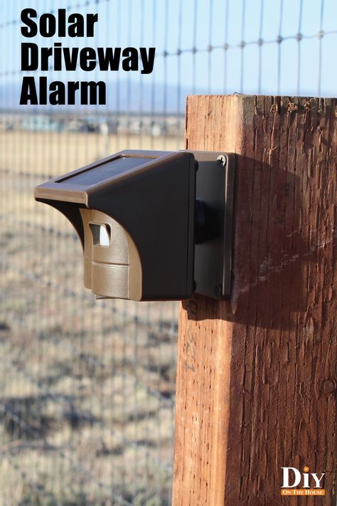 Home Security Fence, Solar Gates Driveway, Driveway Security Ideas, Electric Fence Security Home, Country Driveway Entrance, Driveway Posts, Driveway Alarm, Security Room, House Security