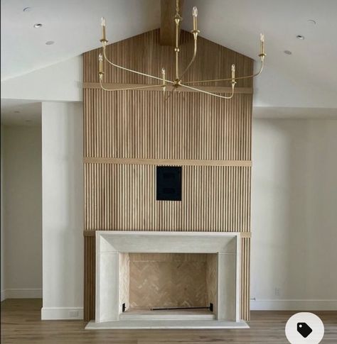 Modern Wood Paneling Fireplace Wall, Fireplace Refresh, Room Decor Styles, Fireplace Built Ins, Designer Top, Fireplace Remodel, Home Fireplace, Modern Fireplace, Fireplace Makeover