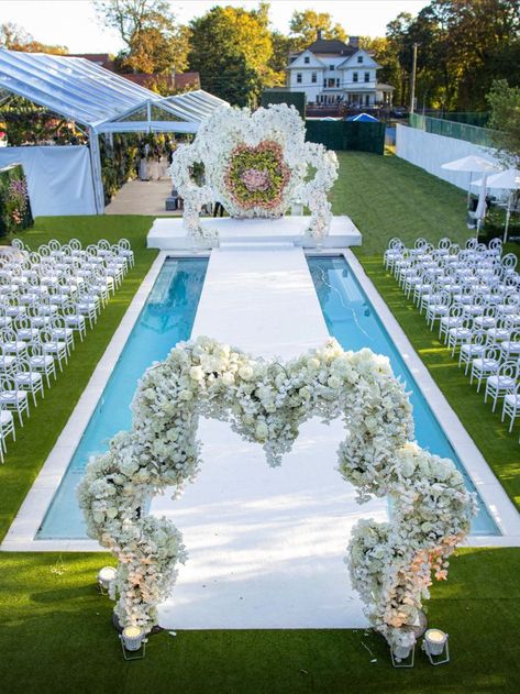 Pool Wedding Ceremony, Poolside Wedding Ceremony, Flower Arrangements Spring, Pool Wedding Decorations, Spring Flowers Garden, Event Venue Design, Sustainable Flowers, Lush Wedding, Floral Arch Wedding