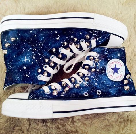 Galaxy Converse, Galaxy Shoes, Converse Outfits, Cute Converse, Painted Canvas Shoes, Sneaker Outfits, Style Converse, Kawaii Shoes, Cute Sneakers