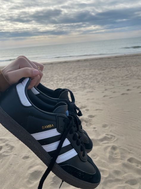 Sambas Black, Black Sambas, Adidas Samba Women, Adidas Samba Black, Samba Classic, Adidas Superstar Black, Black Adidas Shoes, Black Superstar, Rose Adidas