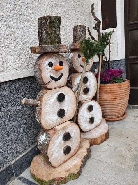 Snowman From Wood, Wood Plank Projects Diy, Snowman Wood Crafts, Diy Wooden Snowman, Easy Diy Outdoor Christmas Decorations, Christmas Wooden Decor, Easy Outdoor Christmas Decorations, Diy Outdoor Christmas Decorations, Christmas Diy Wood