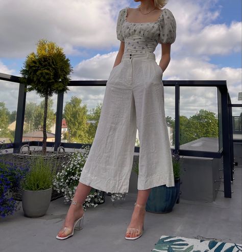 See-through heels are a new favorite, they go with literally anything. I love them with my new linen pants-shirt combo Pants And Heels, White Linen Outfit, Linen Outfit, Linen Pants Outfit, Romantic Outfit, Pant Shirt, Linen Clothes, Linen Pants, Pants Outfit