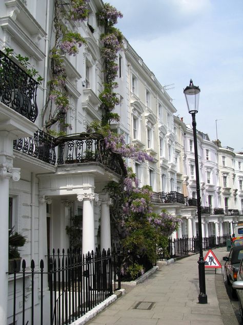 Romantic Films, Notting Hill London, Victorian Townhouse, London Townhouse, Voyage Europe, England And Scotland, London Town, Romantic Movies, London Life