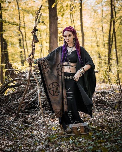 174 Likes, 4 Comments - Wings of Sin (@wingsofsin) on Instagram: “I'm working on some more pieces to send off to this lovely lady soon. I like thinking about the…” Spiritual Goth, Witchcore Aesthetic Outfits, Witchy Outfits, Bohemian Goth, Nature Witch, Black Outerwear, Pentacles, Goth Style, Season Of The Witch