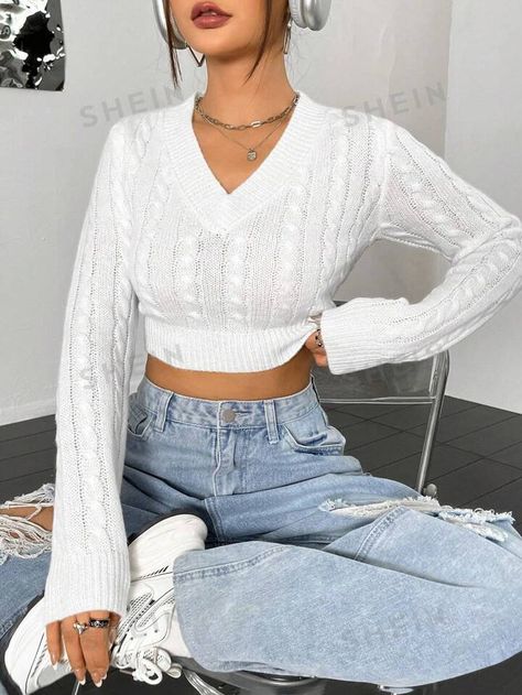 SHEIN EZwear Jersey crop unicolor tejido de cable | SHEIN USA Crop White Sweater Outfit, All White Outfit Ideas Casual, Casual Preppy Outfits Fall, Outfits With White Sweater, Non Crop Top Outfits, White Outfits For Women Casual, Cropped Sweater Over Dress, Cropped Crewneck Outfit, Women Clothing Styles Ideas