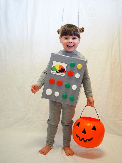 Toddler Robot Costume, Robot Costume Diy, Robot Halloween Costume, Homemade Robot, Diy Karneval, Diy Costumes Kids Boys, Lion Halloween Costume, Lion Halloween, Robot Costume