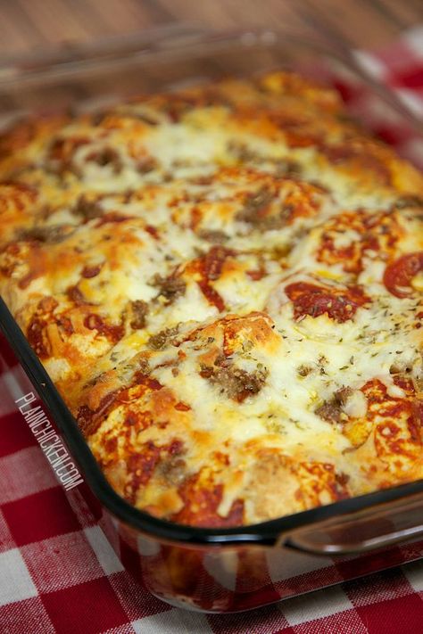 Bisquick Pizza, Casserole Pizza, Pizza Casserole Recipe, Quick Pizza, Dough Pizza, Pizza Dip, Bisquick Recipes, Pizza Casserole, Tater Tots