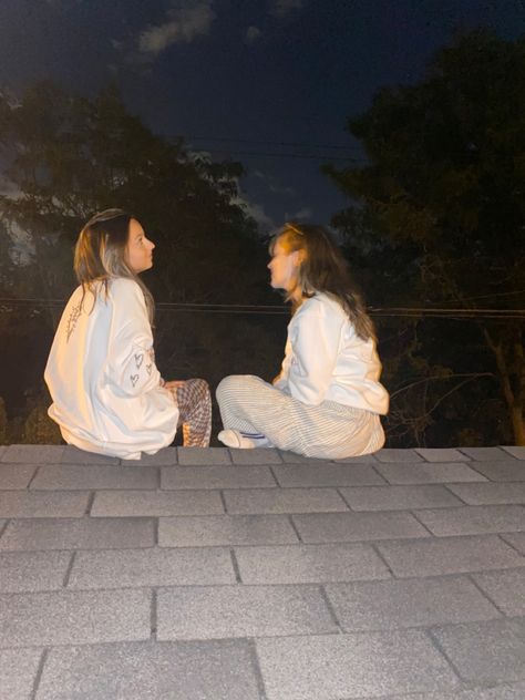 Roof top talks Girl Talk Aesthetic, Bestie Sleepover Pics 2 People, Talking Aesthetic People, Best Friends Hanging Out, Hanging Out On Roof, People Sitting On Roof, Girls Talking Aesthetic, Two People Talking Aesthetic, Sitting On The Roof At Night Aesthetic