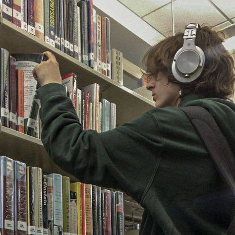 Male Student Aesthetic, Dream Boy Aesthetic, Downtown Guy Aesthetic, Study Boy Aesthetic, Art Boy Aesthetic, Smart Boy Aesthetic, Nerdy Guy Aesthetic, Nerd Guy Aesthetic, Nerdy Boy Aesthetic