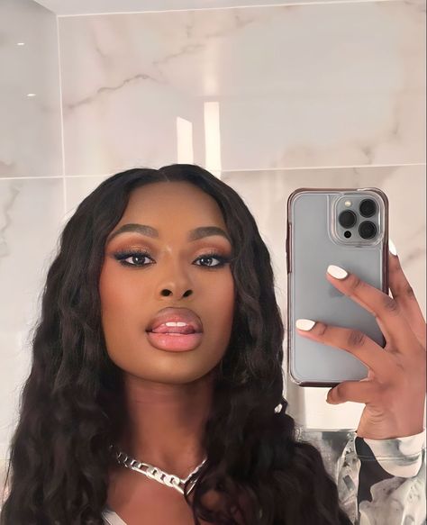 Coco Jones Hairstyles, Coco Jones Icons, Coco Jones Makeup, Coco Jones Aesthetic, Cosette Aesthetic, Vs Models Aesthetic, Coco Jones, Black Actresses, Brown Skin Makeup