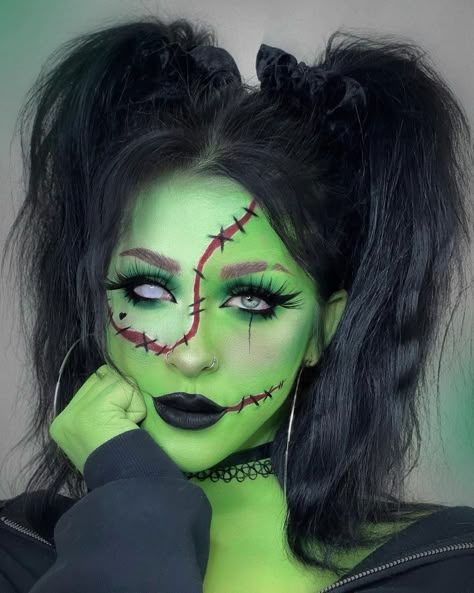 Cool Costume Makeup, Easy Monster Makeup Women, Red Wig Halloween Costumes Ideas, Green Halloween Makeup Looks, Halloween Body Painting Ideas, Green Face Makeup Halloween, Green Makeup Looks Halloween, Green Halloween Makeup Ideas, Zombie Glam Makeup