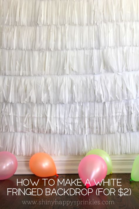 We have gathered 15+ awesome DIY party backdrops to show you just how easy it can be. Prom Royalty, Fringe Decor, Holiday Parades, Diy Photo Backdrop, Fringe Backdrops, 5 De Mayo, Parade Float, Backdrop Ideas, White Fringe