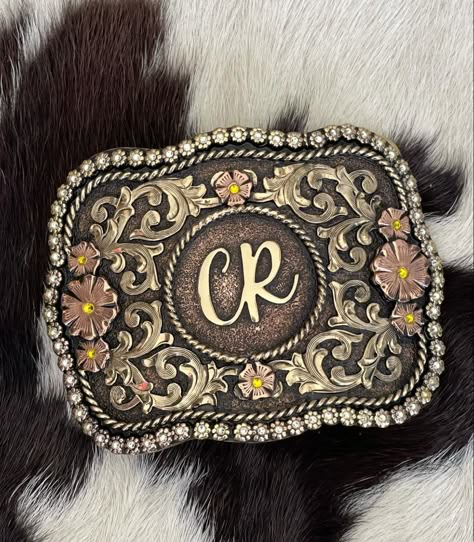 Jaripeo Outfits, Xv Ideas, Miss Texas, Pink Quince, Custom Belt Buckles, Cowgirl Style Outfits, Girls Belts, Country Jewelry, Latina Fashion Outfits