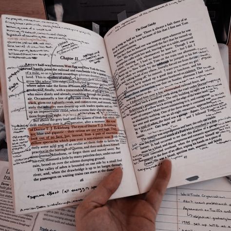 English Vibes, Book Annotation Ideas, Annotation Ideas, Major Aesthetic, Philosophy Major, Motivation School, English Degree, Joe Goldberg, Teacher Aesthetic