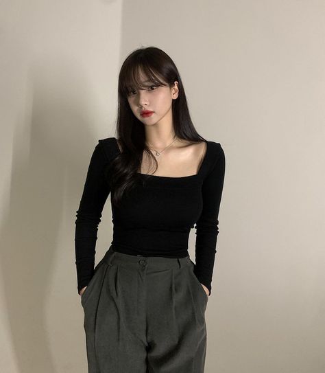 20 Top Korean Female Bloggers on Instagram Who We're Loving Korean Trends, Simple Casual Outfits, Top Korean, Seoul Fashion Week, Cold Outfits, Tumblr Outfits, Classy Work Outfits, Easy Trendy Outfits, Modest Fashion Outfits