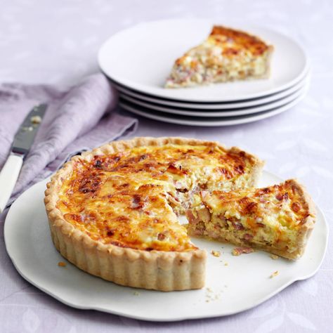 Mary Berry's quiche lorraine recipe Resep Oatmeal, Quiche Lorraine Recipe, Delicious Quiche, Mary Berry Recipe, Easy Quiche, Classic French Dishes, British Baking, French Dishes, British Bake Off