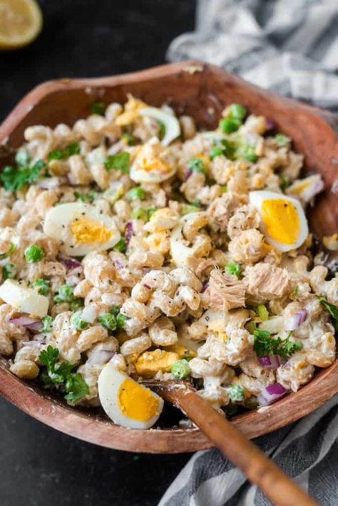 This High Protein Tuna Pasta Salad is one of my favorite healthy meals for a quick lunch on-the-go! It's packed with protein and full of flavor! Tuna Salad Meal Prep, High Protein Pasta Salad, Healthy Recipes Lunch, Tuna Pasta Salad, Tuna Lunch, Protein Pasta Salad, Hummus Pasta, High Protein Pasta, High Protein Dinner