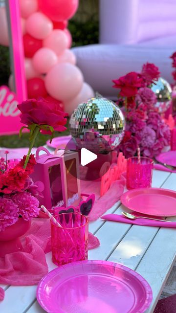 Barbie Party Cake Table, Barbie Treat Table Ideas, Barbie Table Set Up, Barbie Backyard Party, Barbie Candy Table Ideas, Adult Barbie Themed Party, Barbie Picnic Party, Barbie Table Setting Party Ideas, Retro Barbie Birthday Party