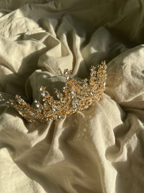 Sweet 16 
Crown 
Wedding 
Princess 
#sweet 16 
#crown 
#wedding  
#princess Quinceanera Crowns Gold, Crowns For Quinceanera, Sweet 16 Crowns, Quince Crowns, Quince Crown, Sweet 16 Outfits, Quince Themes, Quinceanera Tiaras, Quinceanera Themes Dresses