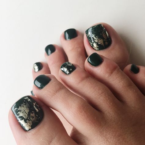 Green and gold pedicure nails Green And Gold Pedicure Ideas, Pedicure Ideas Green Toenails, Green And Gold Toenails, Green And Gold Pedicure, Dark Green Toe Nails, Pedicure Ideas Green, Green Pedicure Ideas, Green Toe Nail Designs, Fall Toenails