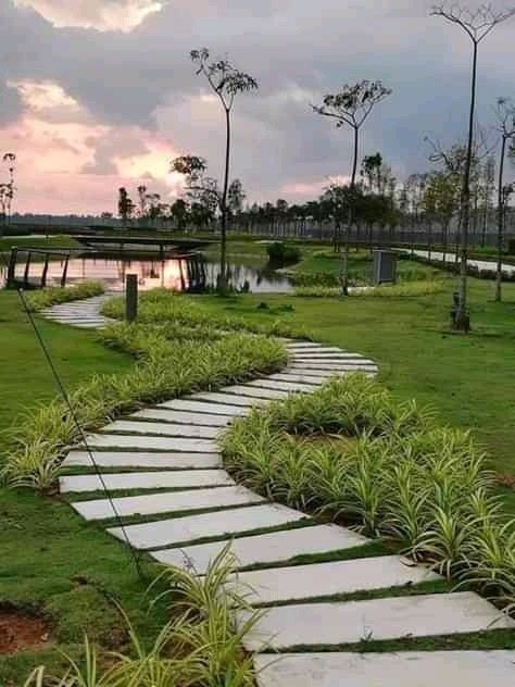 Road Side Landscape Design, Curved Pathway, Concrete Pavers Walkway, Beautiful Houses Exterior, Stepping Stone Pathway, Concrete Pathway, Terraced Garden, Brick Pathway, Pathway Landscaping