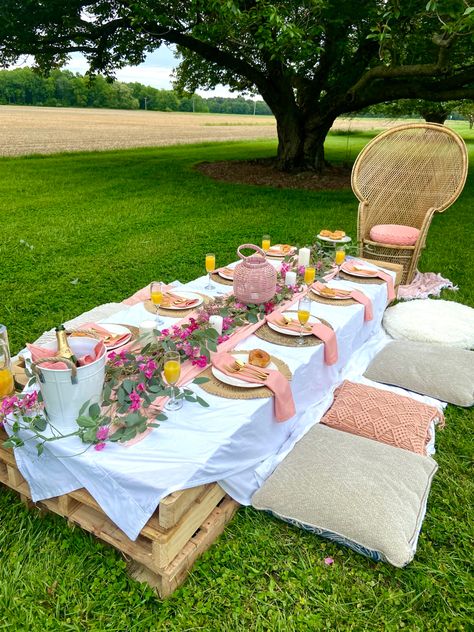 Fancy Picnic Birthday Party, Outside Birthday Picnic, Bridal Party Picnic, Picnic B Day Party, Floral Picnic Birthday Party, Yea Party Picnic, Simple Picnic Party, Tea Party Picnic Birthday, Birthday Picnic Brunch