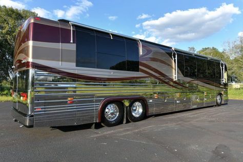 very clean 2004 Prevost Royale XLII camper for sale Rv Bus Luxury Rv, Bus Homes, Tour Buses For Sale, Luxury Rv Living, Camper For Sale, Custom Rv, Crosville Buses, Luxury Campers, Mercedes A Class Limousine