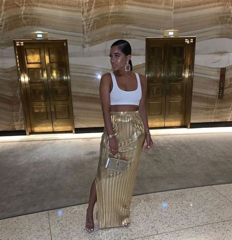 gold skirt women Gold Outfits, Gold Skirt, Vacay Outfits, Womens Style, Event Outfit, Looks Black, Moda Plus, Outfit Look