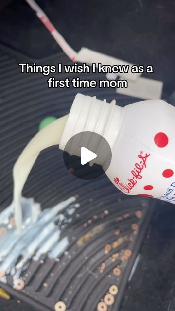 Car Snacks Road Trips, Eating In The Car, Car Snacks, Unclog Drain, Traveling With Kids, Mom Life Hacks, Mom Car, Simplifying Life, Road Trip Essentials