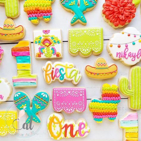 ainslie lane cookie studio | Can’t get enough of this fiesta set for Nikayla’s 1st birthday! Thank you @mistyblondie22 @natediaz209 !!… | Instagram First Fiesta Birthday Cookies, First Fiesta Cookies, Fiesta Cookies Decorated, Fiesta Birthday Cookies, Fiesta Sugar Cookies, Fiesta Theme Cookies, Fiesta Cakes, First Fiesta Birthday, Fiesta Cookies