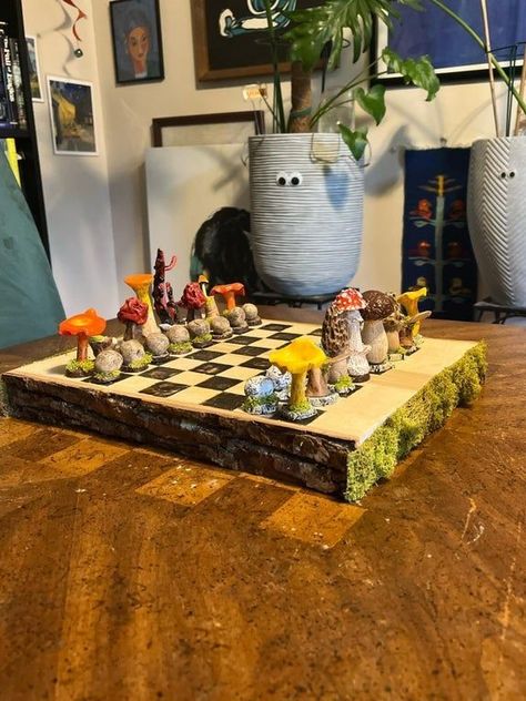 Mushroom Chess Board, Chess Clay Diy, Mushroom Chess Set, Diy Chess Set Polymer Clay, Clay Chess Set Diy, Cute Chess Set, Ceramic Chess Pieces, Aesthetic Chess Board, Pottery Chess Set