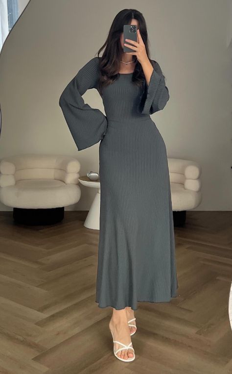 Casual Long Dresses, Modest Casual Outfits, Vintage Long Dress, Elegant Outfit Classy, Modesty Outfits, Cute Modest Outfits, Ribbed Maxi Dress, Women Dresses Classy, Modest Dresses Casual