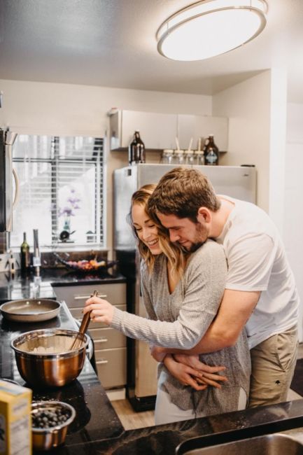 10 Romantic At Home Date Ideas To Keep The Sparks Alive - Society19 Lifestyle Photography Couples, At Home Dates, Home Photo Shoots, At Home Date, Romantic Couples Photography, How To Make Pancakes, Relationship Goals Pictures, Photo Couple, Couple Photography Poses