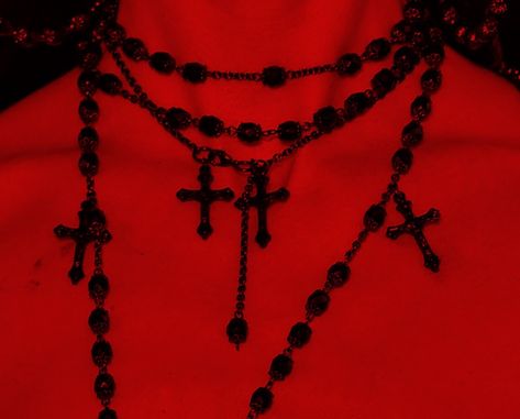 † ριntєrєѕt † : maryvirmoux Icona Ios, Red Aesthetics, Devil Aesthetic, Red Aesthetic Grunge, Arte Peculiar, Vampire Aesthetic, I See Red, New Retro Wave, Dark Angels