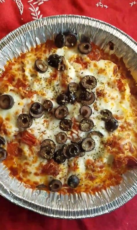 Easy Low Carb Keto Crustless Pizza Casserole Recipe Crustless Pizza Casserole, Keto Crustless Pizza, Keto Pizza Casserole, Pizza Casserole Recipe, Crustless Pizza, Low Carb Low Fat Recipes, Pizza Casserole, Keto Pizza, Low Carb Pizza