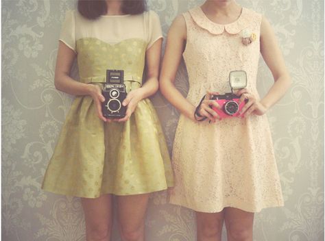 // vintage. friends. cameras. Estilo Hipster, Estilo Indie, Vintage Hipster, Zooey Deschanel, Estilo Chic, Vestidos Vintage, Jolie Photo, Indie Outfits, Indie Fashion