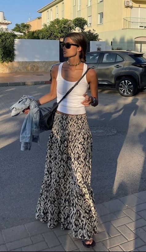 Flowy Pants Summer, Modest European Fashion, European Dinner Outfit, Summer Germany Outfits, Casual European Summer Outfits, Modest Summer Outfits 2024, Spring Outfit Cold, Spring In Europe Outfits, Long Skirt Casual Outfit