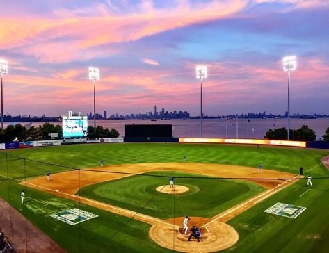 Baseball skies though 😍 Field Paint, Baseball Stadium, Yankee Stadium, Fenway Park, American Sports, Sunset Painting, Staten Island, Color Of Life, Baseball Field