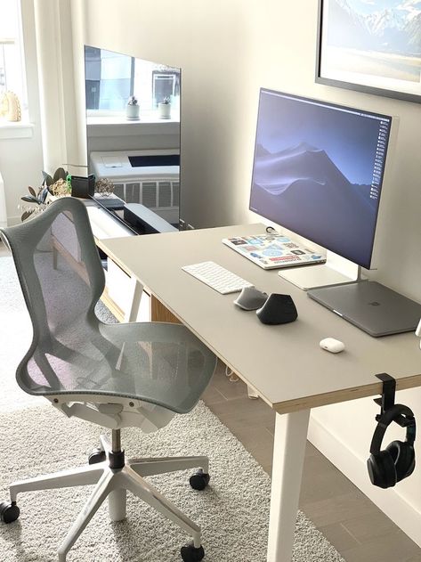 Imac Aesthetic Set Up, Simple Desk Setup, Small Home Office Setup, Men Interior Design, Work Setup, Home Office Set Up, Home Studio Setup, Workspace Inspiration, Small Home Office