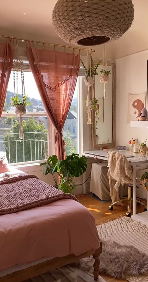 @danniellajoy on ig Pink Green Room Bedrooms, 4x6 Rug Bedroom, Cute And Cozy Bedroom Ideas, Dusty Rose Room Aesthetic, Pink And Green Earthy Bedroom, Pink Boho Bedroom Aesthetic, Earthy Colorful Bedroom, Earthy Pink Room, Pink Boho Room Aesthetic